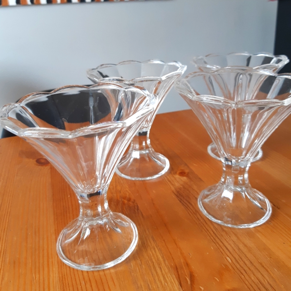 4 glass sundae bowls